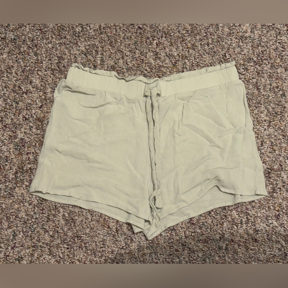 Women's size 12 H&M Divided shorts textured